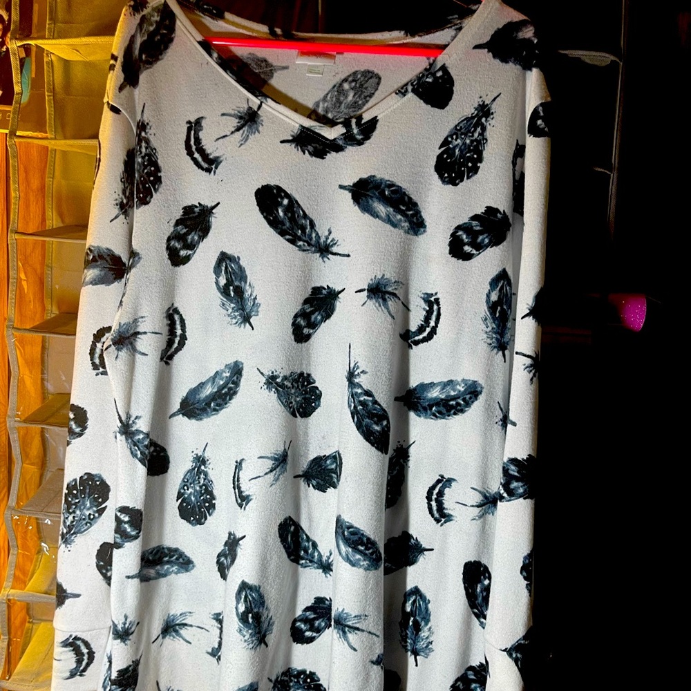 LuLaRoe Elizabeth. Size 2XL. Black White and Grey Feathers.